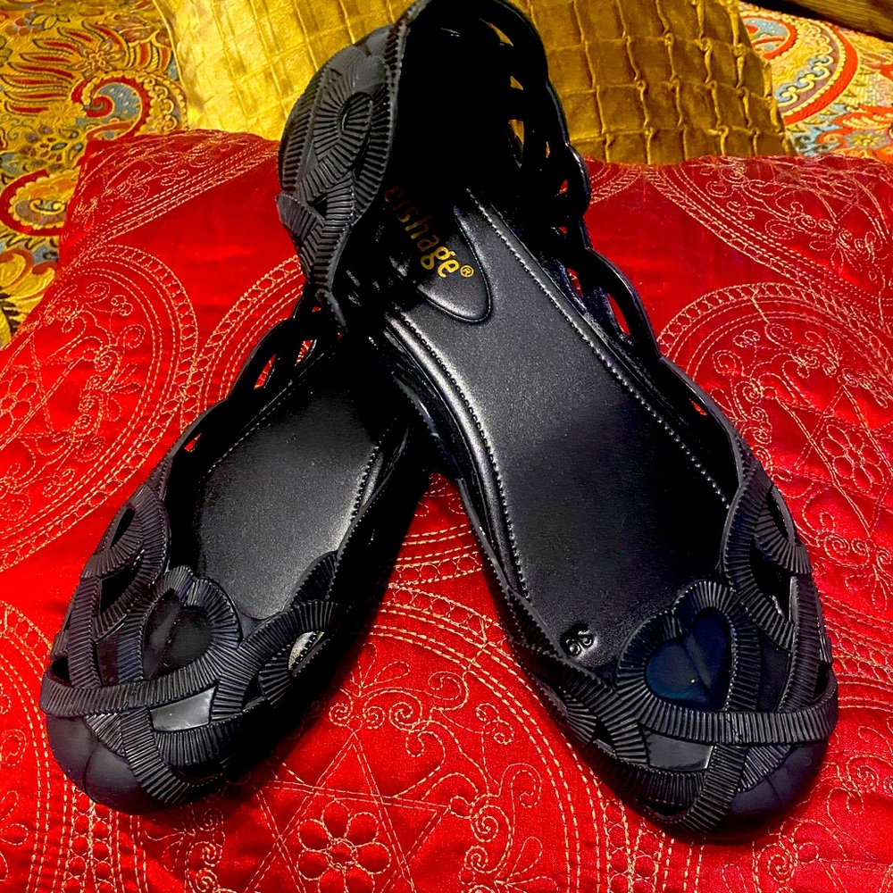 Brand new size 8 jelly flats black
